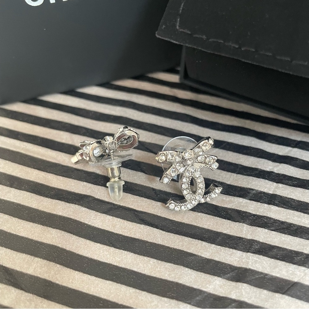 Women’s C. C earrings with box